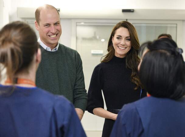 William et Kate, encore et toujours souriants, affichent un front uni lors de ce déplacement officiel, deux jours après la sortie des mémoires du prince Harry.