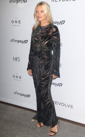 Kate Moss est sublime avec une  longue robe à motif au Prix des médias de la NYFW à New York, le 5 septembre 2019
