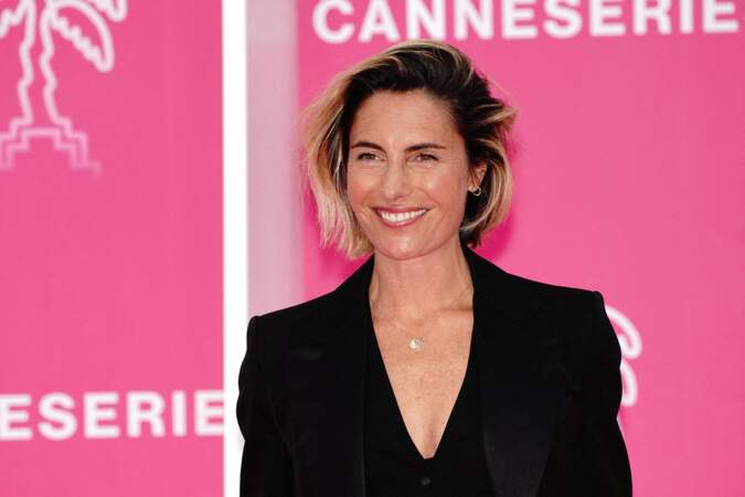 Alessandra Sublet et son intemporel carré flou à Cannes, le 6 avril 2022