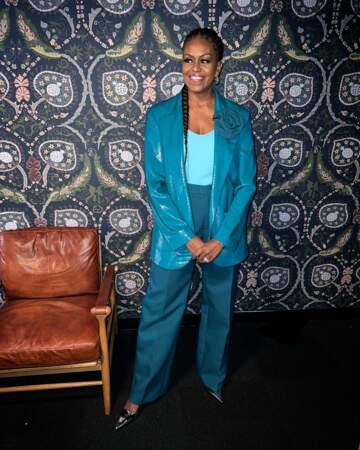 Michelle Obama radieuse en costume bleu Maison Valentino en décembre 2022