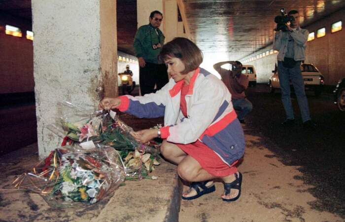 1997 : Lady Diana meurt dans un accident tragique sous le pont de l'Alma à Paris.
