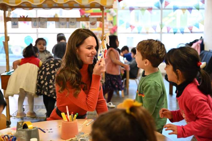 Les enfants de la crèche de Luton hilares face au masque de lapin de Kate Middleton