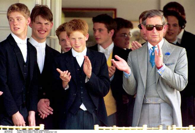 1998 : Le prince Harry rencontre Camilla. Quelques jours plus tôt, c'est le prince William qui avait fait sa connaissance. 