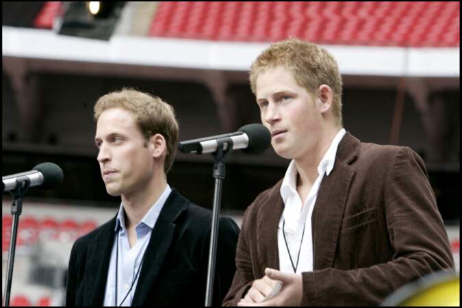 2007 : Les princes William et Harry marquent les 10 ans de la mort de Lady Diana.