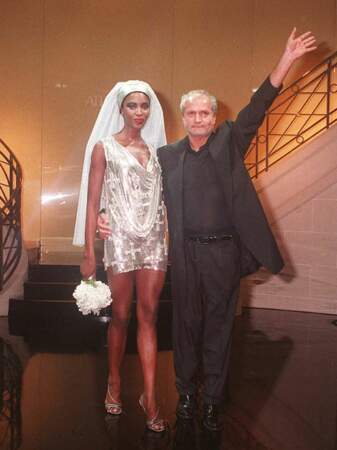 Naomi Campbell et la robe d mariée Versace - collection Haute Couture Automne/hiver 1997