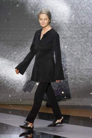 Élégante et minimaliste en noir lors de la 46ème cérémonie des César en 2021.