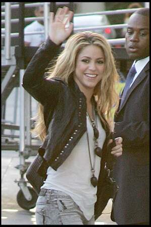 Dans les années 2000, Shakira adopte pour un dégradé avec des mèches longues et du volume. 