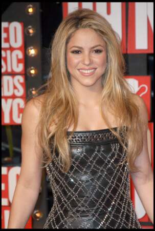 Dans les années 2000, Shakira adopte un dégradé mettant en valeur son visage.
