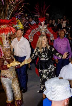 La danse endiablée du roi Willem-Alexander et la reine Maxima des Pays-Bas au Festival Bon Bini Aruba à Oranjestad, le 1er février 2023