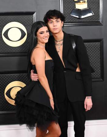 Charli D'Amelio et son compagnon Leton Barker, bras dessus bras dessous aux "Grammy Awards"