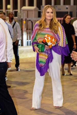 Catharina-Amalia et son poncho rayé de couleurs au festival Bon Bini à Aruba, le 31 janvier 2023
