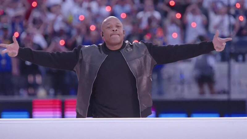 Dr. Dre à la mi-temps du Super Bowl 2022 (Los Angeles)