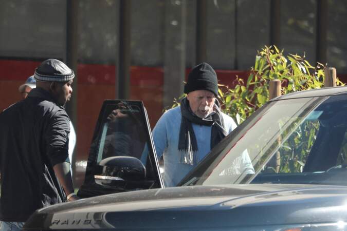 Bruce Willis et ami dans les rues de Los Angeles, ce lundi 6 février.