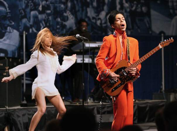Prince à la mi-temps du Super Bowl à Miami (en 2007)