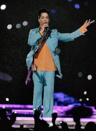 Prince à la mi-temps du Super Bowl à Miami (en 2007)