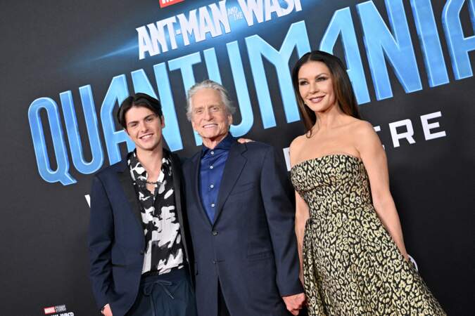Dylan Michael Douglas, Michael Douglas et Catherine Zeta-Jones au photocall du film Ant-Man et la Guêpe : Quantumania au Regency Village à Los Angeles le 6 février 2023.