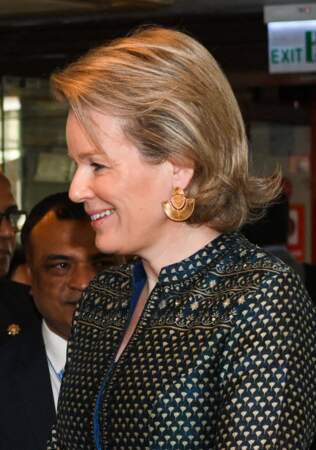 Mathilde de Belgique et ses boucles d'oreilles Sézane à Dhaka, le 6 février 2023