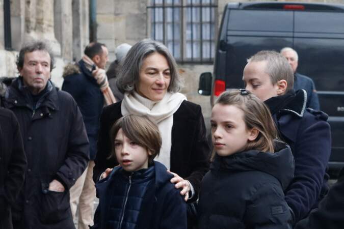 Stéphanie Tesson, second enfant de Philippe Tesson, se rendant aux obsèques de son père à l'église Saint-Germain des-Prés à Paris le 10 février 2023. 