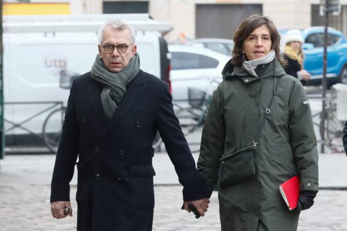 Philippe Torreton et sa femme Elsa Boublil, main dans la main pour rendre hommage à Philippe Tesson. Le 10 février 2023, à Paris. 