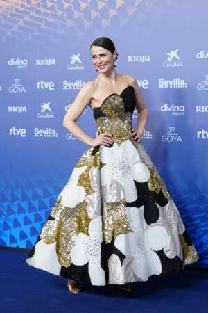 Aitana Sanchez Gijon enfile une robe bustier aux Goya à Séville, le 11 février 2023 