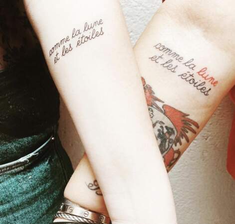 Valérie Damidot et sa fille Roxanne se font tatouer la même phrase à l'intérieur du bras 