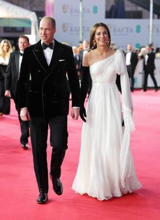 Kate Middleton et sa robe one shoulder signée Alexander Mcqueen lors des BAFTA 2023