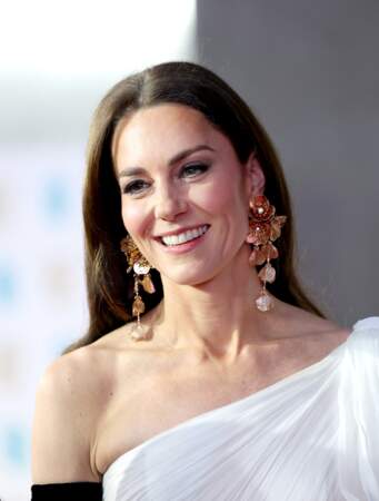 Kate Middleton est très classe et sophistiquée avec sa longue chevelure châtain