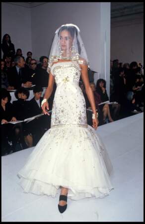 Robe de mariée Chanel - collection prêt-à-porter printemps/été 1998
