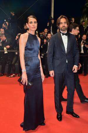Charlotte Casiraghi enfile une robe bleu nuit satinée et dos nu au Festival de Cannes, le 20 mai 2022 
