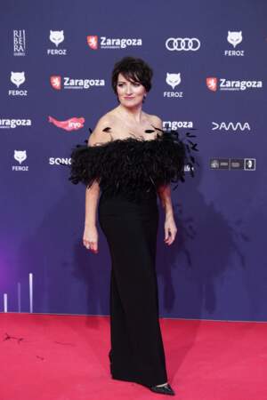 Silvia Abril et sa robe en plumes d'autruche lors de la 10ème cérémonie des Feroz Awards à l'auditorium de Saragosse, le 28 janvier 2023