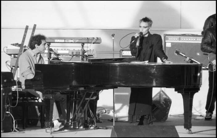 Jeanne Mas partage un duo avec Michel Berger lors du concert "Chanteurs sans frontières", en 1985