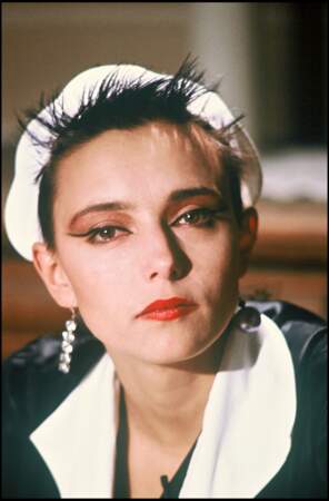 En 1986, Jeanne Mas enchaîne les succès avec ses titres "En rouge et noir" et "Sauvez-moi"