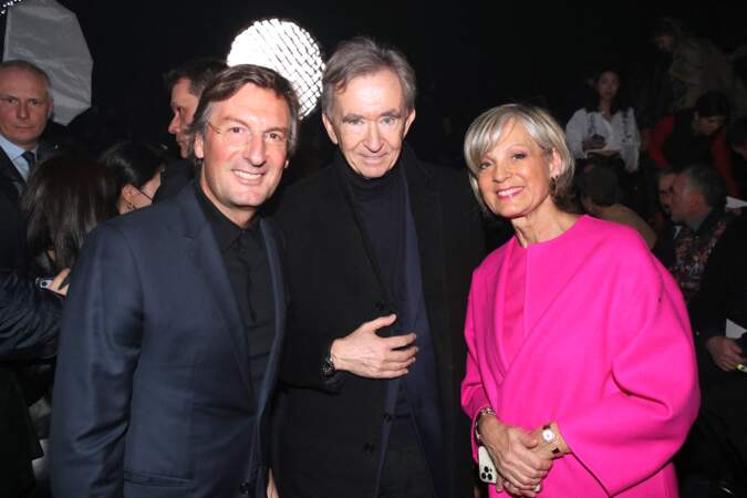 Pietro Beccari (Président de Louis Vuitton), Bernard Arnault et sa femme Hélène Arnault en front row du défilé Dior, le 28 février 2023 - prêt-à-porter automne-hiver 2023/2024