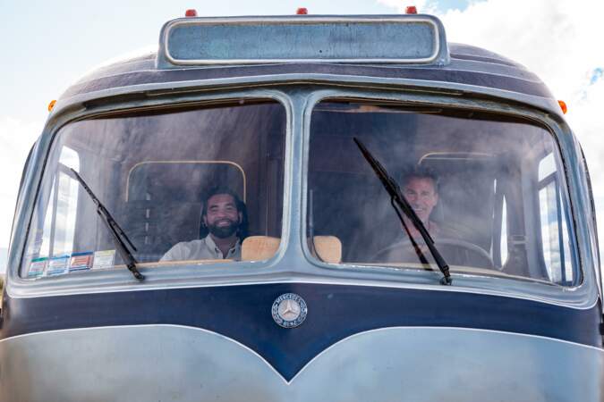 Kendji Girac et Florent Pagny finissent dans un van pour leur visite de la Patagonie.