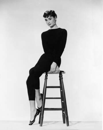 Audrey Hepburn en danseuse : look monochrome noir et ballerines