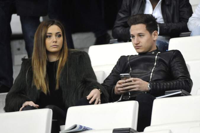 Florian Thauvin et sa compagne Charlotte Pirroni lors du match Marseille-PSG, en 2016.