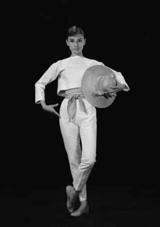 Audrey Hepburn en total look blanc (1956)
