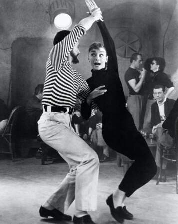 Audrey Hepburn en "parisienne" : col roulé et mocassins