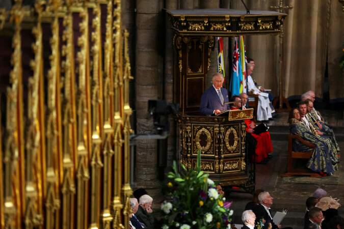 Le roi Charles III délivre un message  depuis la grande chaire de l'abbaye de Westminster à l'occasion du service annuel du Commonwealth Day, le lundi 13 mars 2023