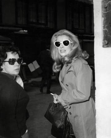Catherine Deneuve et son brushing wavy sur le tournage du film "La chamade" en 1968