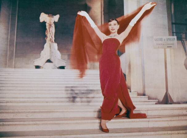 Audrey Hepburn flamboyante en Givenchy (1957)