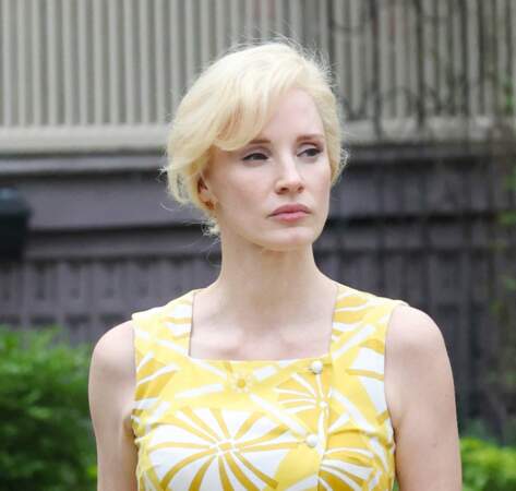 Jessica Chastain se métamorphose avec un blond polaire, quasiment blanc, sur une scène du film "Mother's Instinct" en 2022