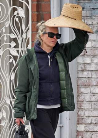 Kim Basinger à la sortie d'un restaurant à Encino en janvier 2023