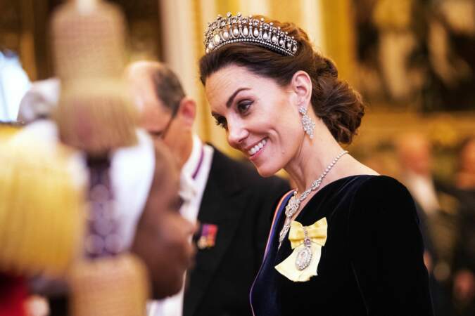 Kate Middleton est superbe avec la tiare fétiche de Diana, la Cambridge Lover's Knot tiara à Buckingham Palace, le 11 décembre 2019
