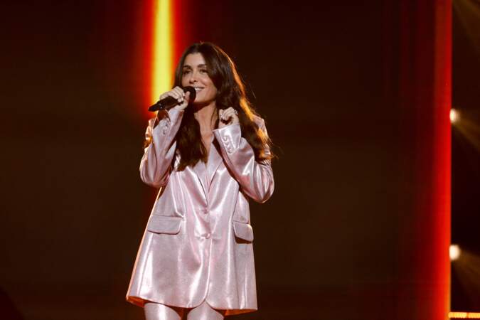 Jenifer, chante son tube "Sauve qui aime", lors de l'enregistrement de l'émission "Les 20 chansons préférées 2022", diffsée le 5 janvier 2023 sur M6.