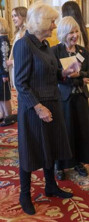 Camilla Parker Bowles et son total-look noir lors d'une réception pour marquer la Journée internationale de la femme au palais de Buckingham à Londres, le 8 mars 2023