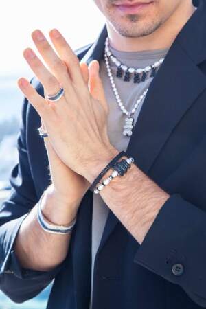 Bracelet ajustable Yummy Bear XL avec perles, APM Monaco, 340€
Bracelet Jonc Bold, APM Monaco, 350€ 