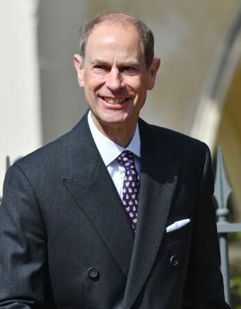 La famille royale du Royaume Uni quitte la chapelle Saint George pour la messe de Pâques au château de Windsor