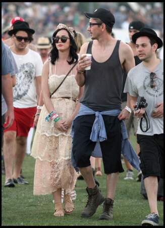 Katy Perry et sa longue robe au Festival de Coachella 