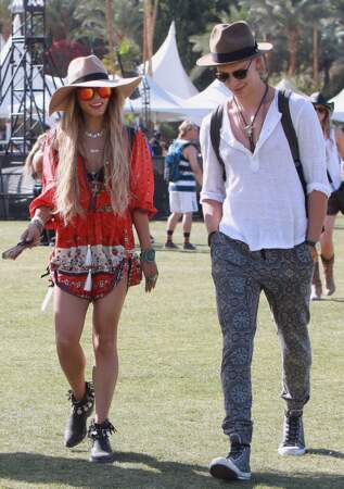 Vanessa Hudgens porte bien le chapeau pour se rendre à Coachella en 2014
